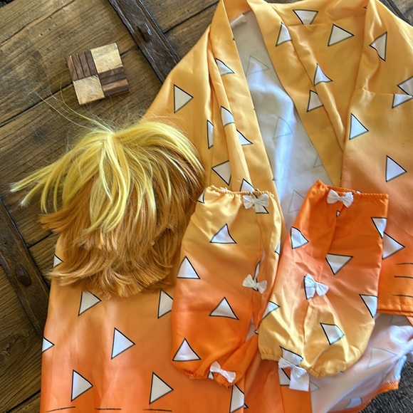 Demon slayer Zenitsu robe & leg covers adult small wig included - Picture 7 of 7